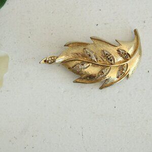 Vintage 1950s 1960s Brooch, Gold Tone Leaf with Rhinestone Clusters Cocktail Pin